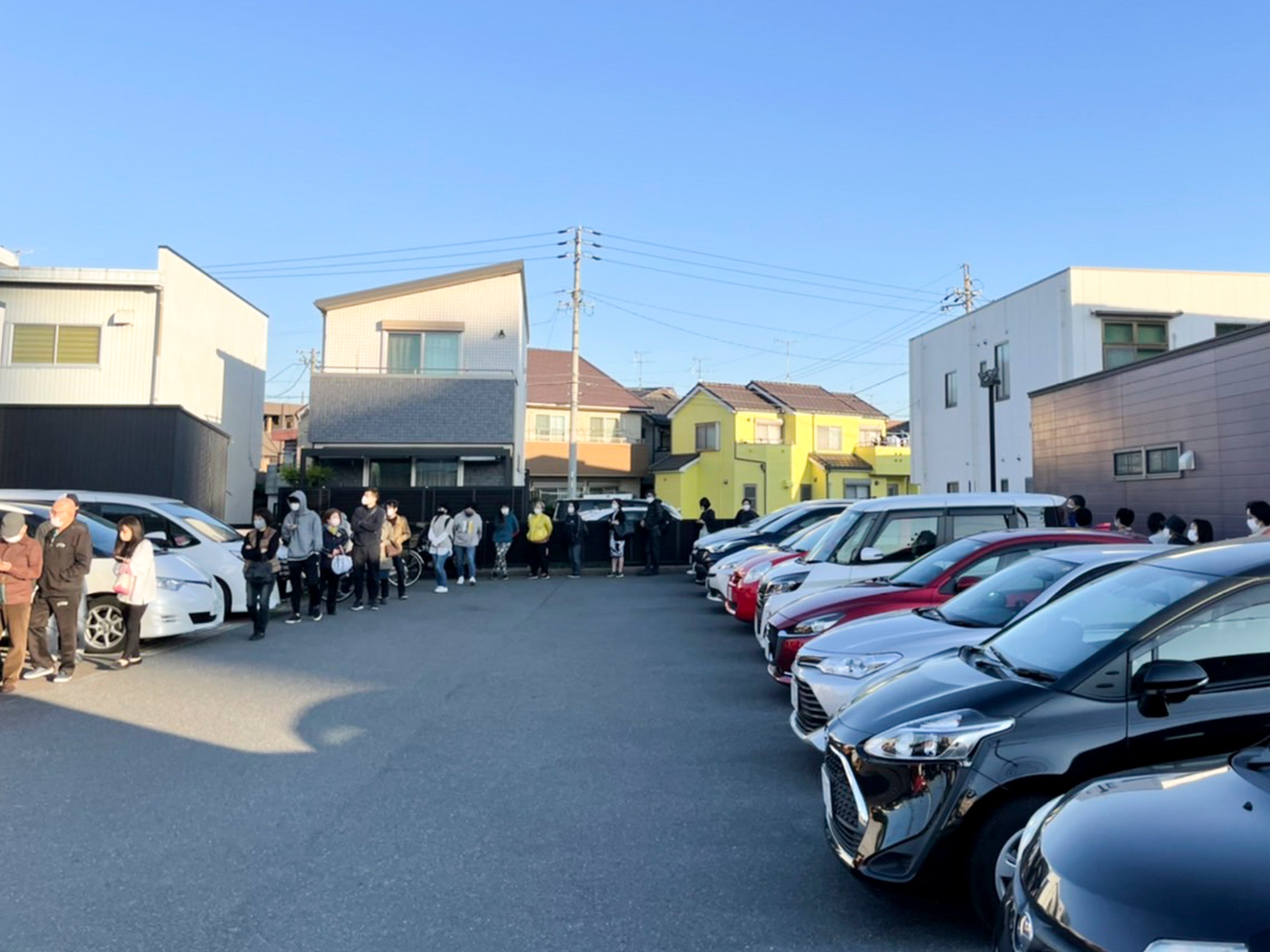 昨年の様子②_行列は駐車場にも