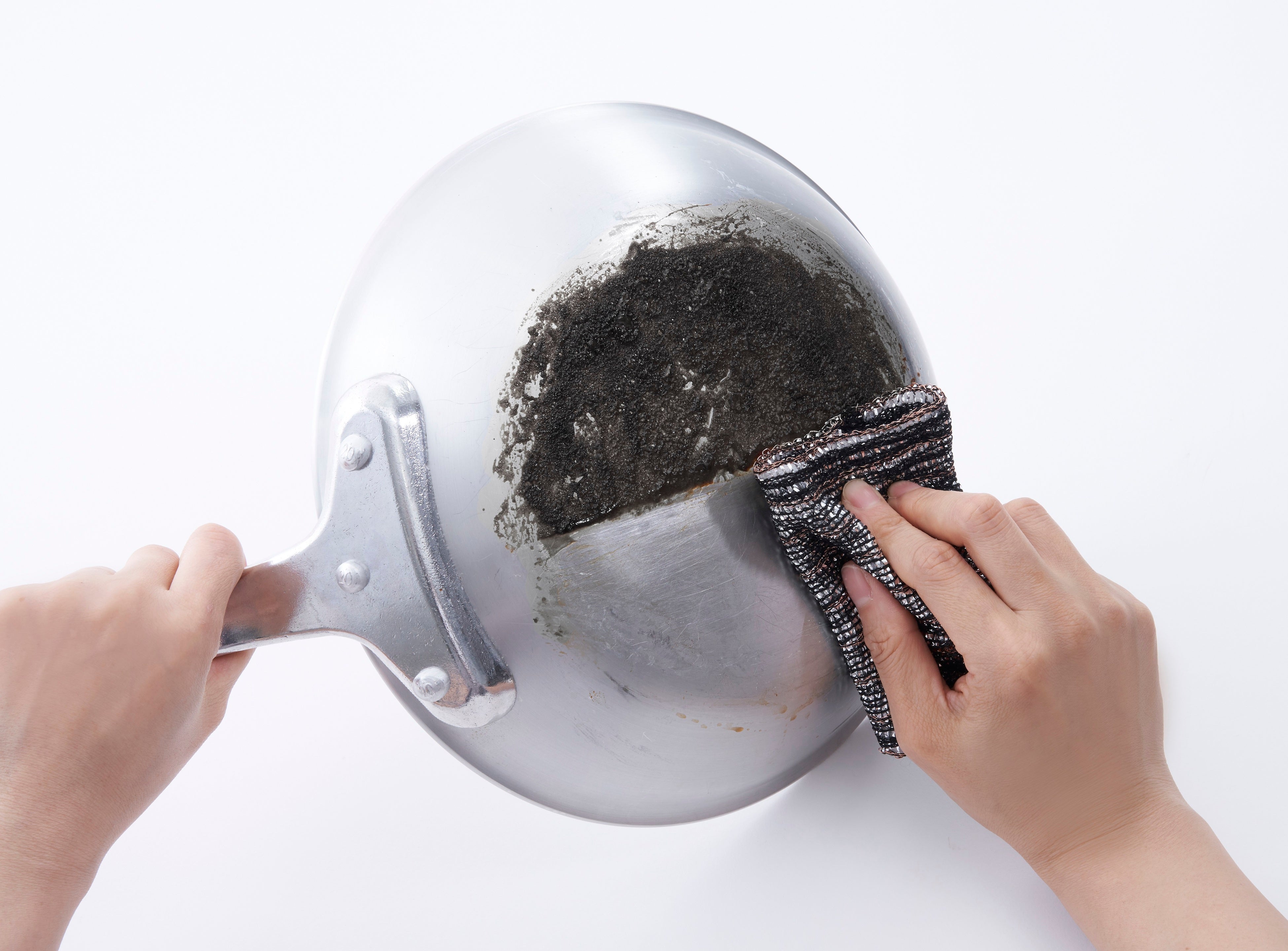 鍋の焦げつき汚れなどもすっきり落とせます。