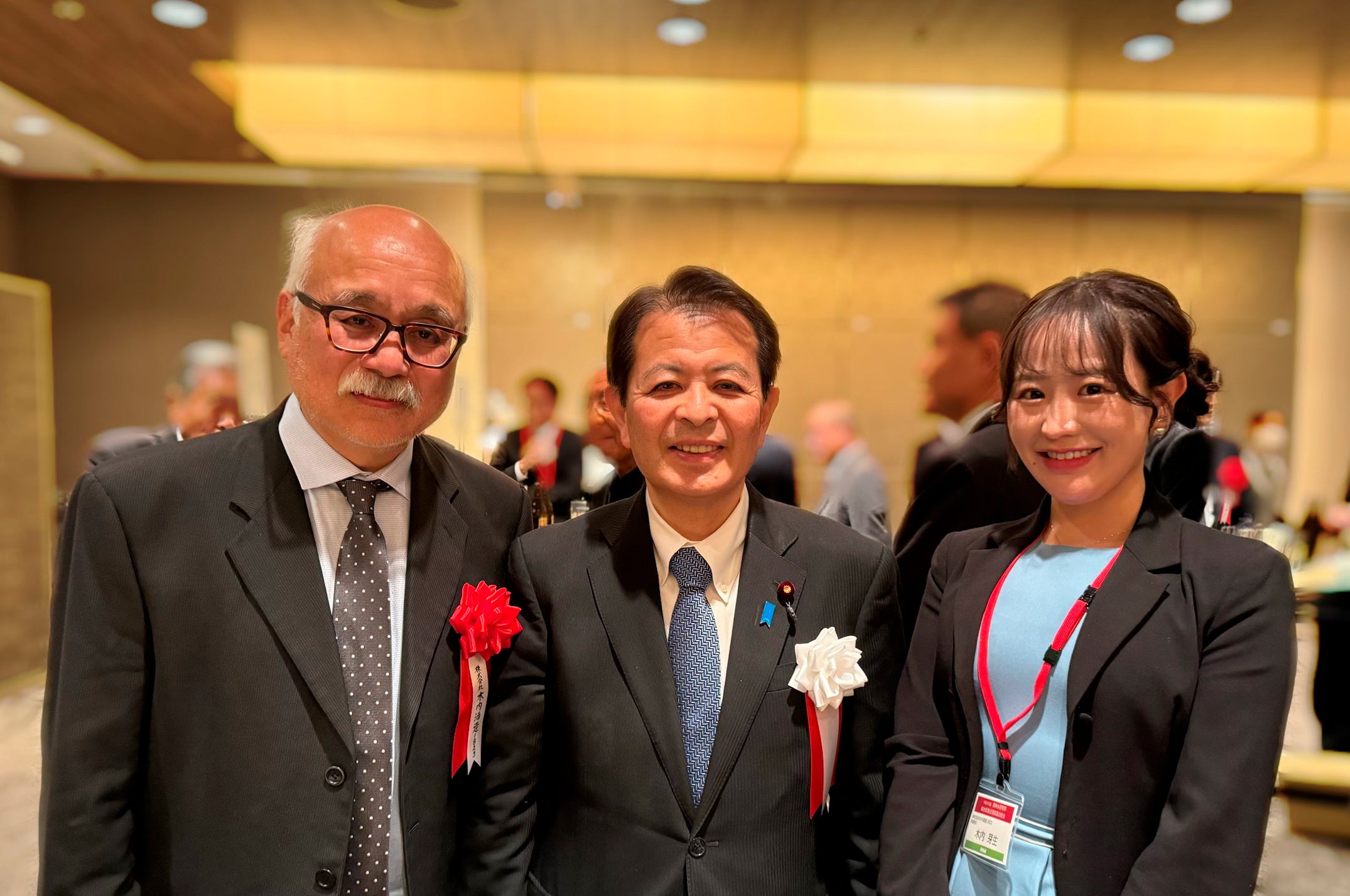 画像右)海外事業部　ゼネラルマネージャー　木内芽生