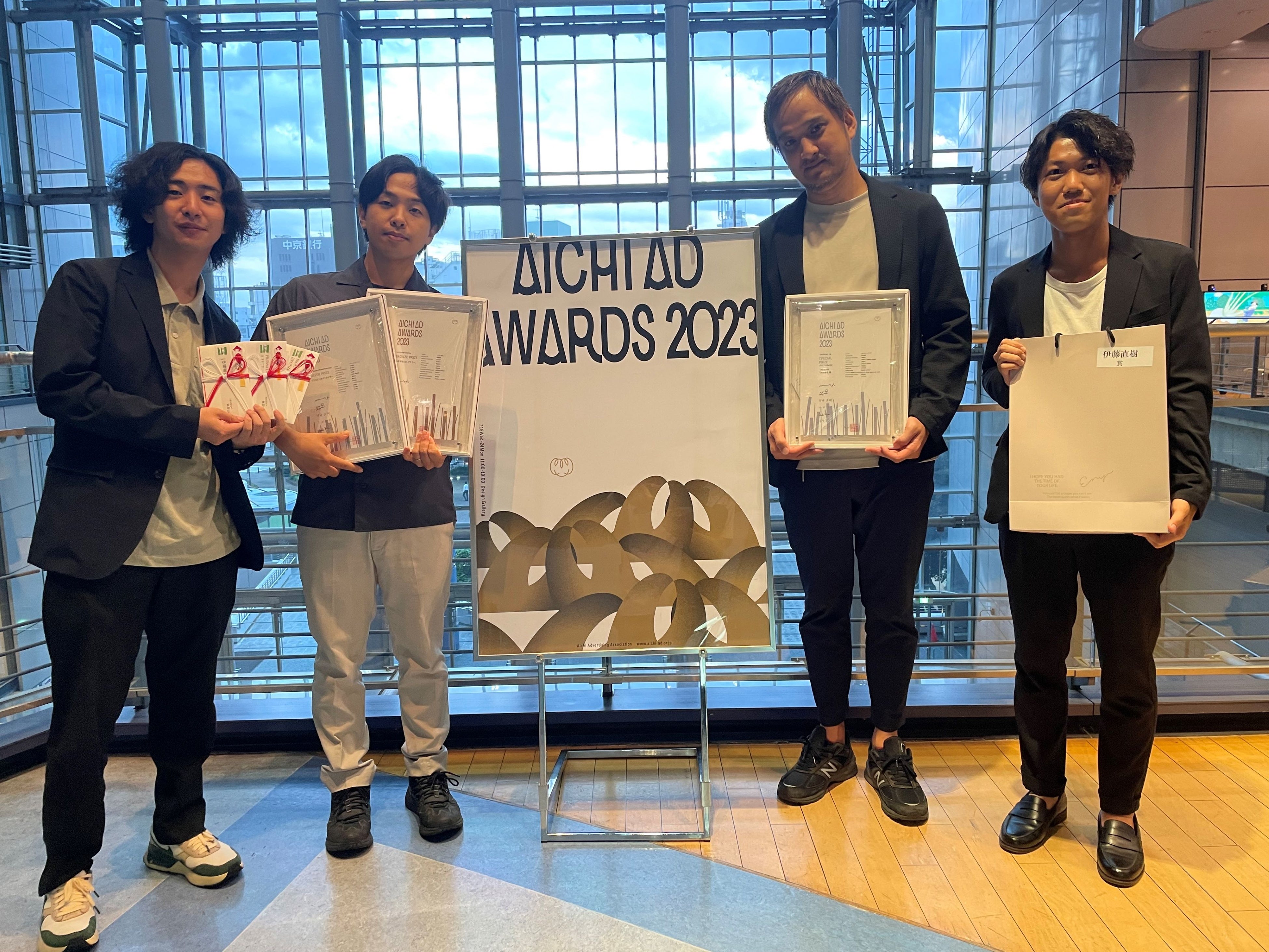 （左から）新東通信　立部 勇樹、松下 晃平、中尾 康人、吉岡 悟