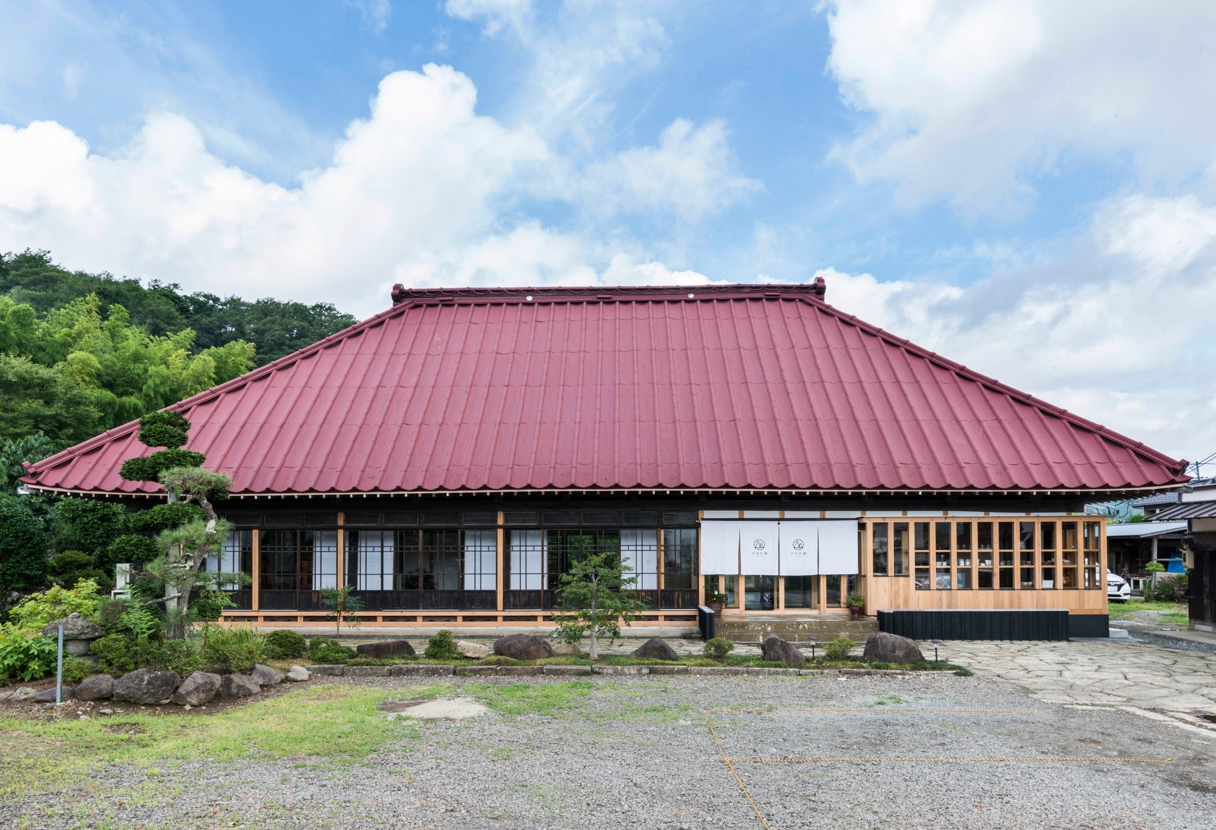 古民家を移築したカフェ「アキウ舎」