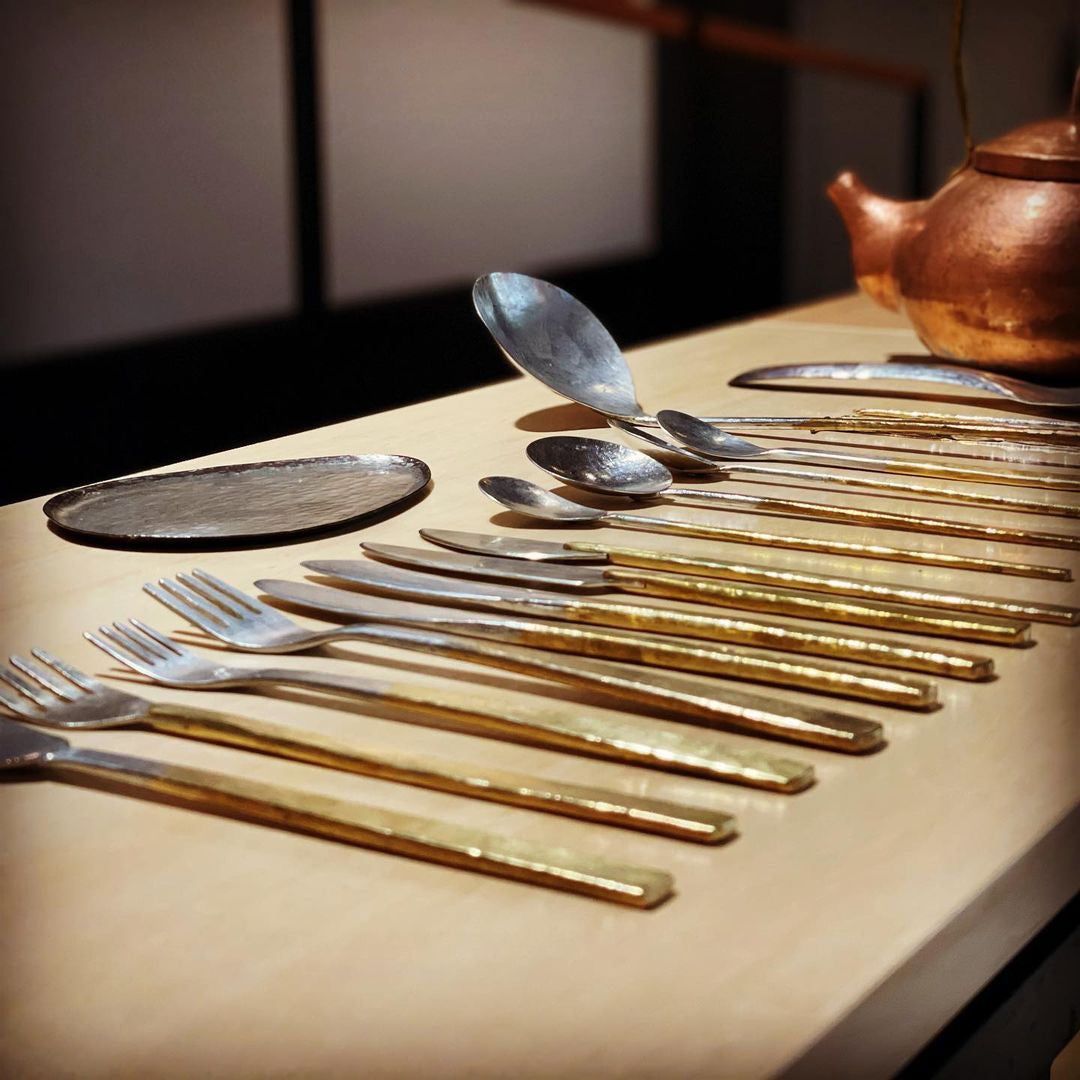 繊細な味を持つ鍛金の作品