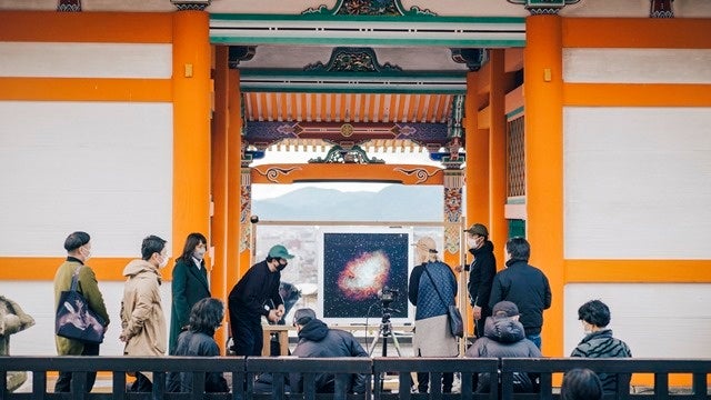 西門での撮影風景　