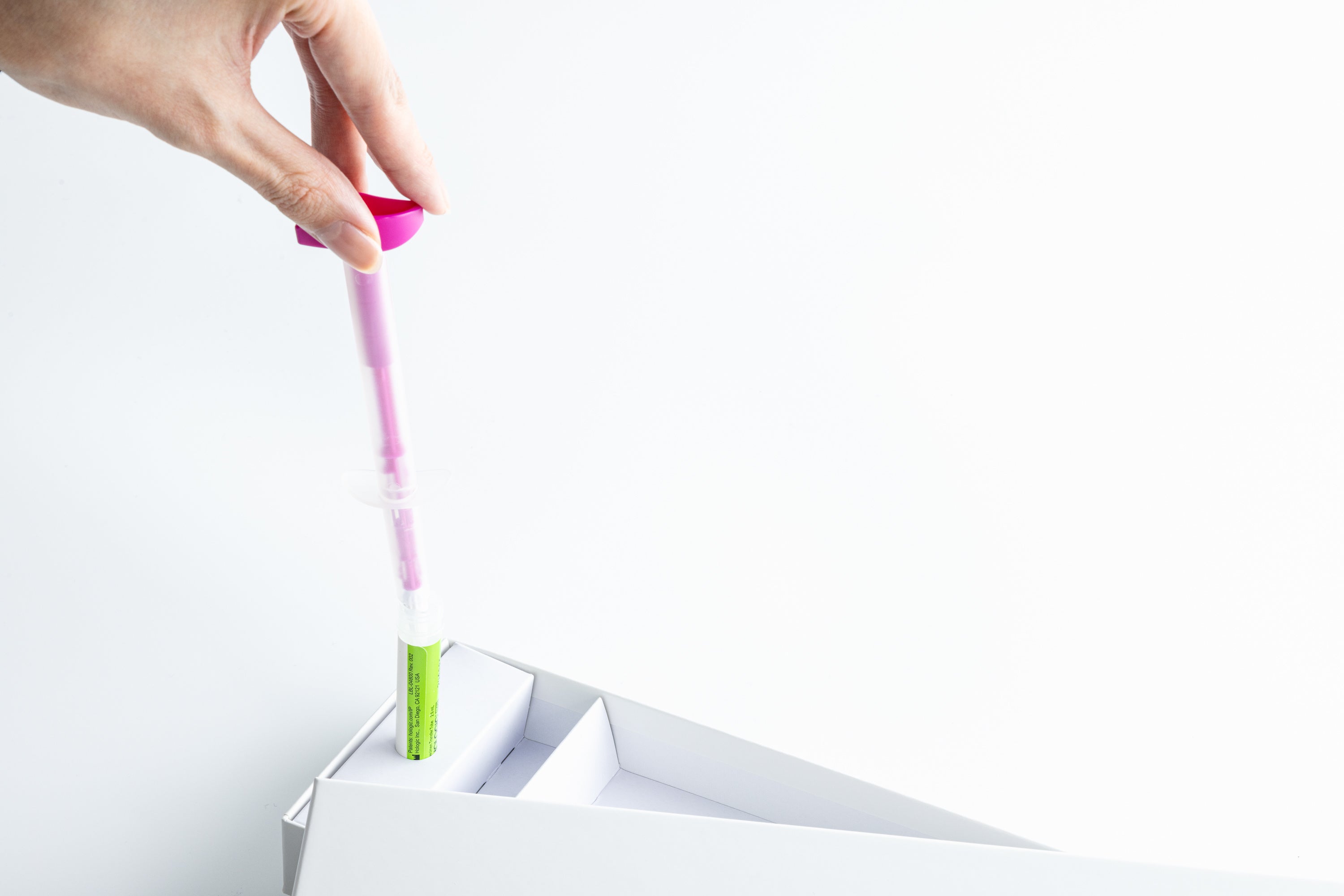 自己採取可能、お手軽にクリニックレベルの安心感を