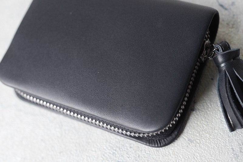 丈夫かつ手馴染みの良い本革仕様