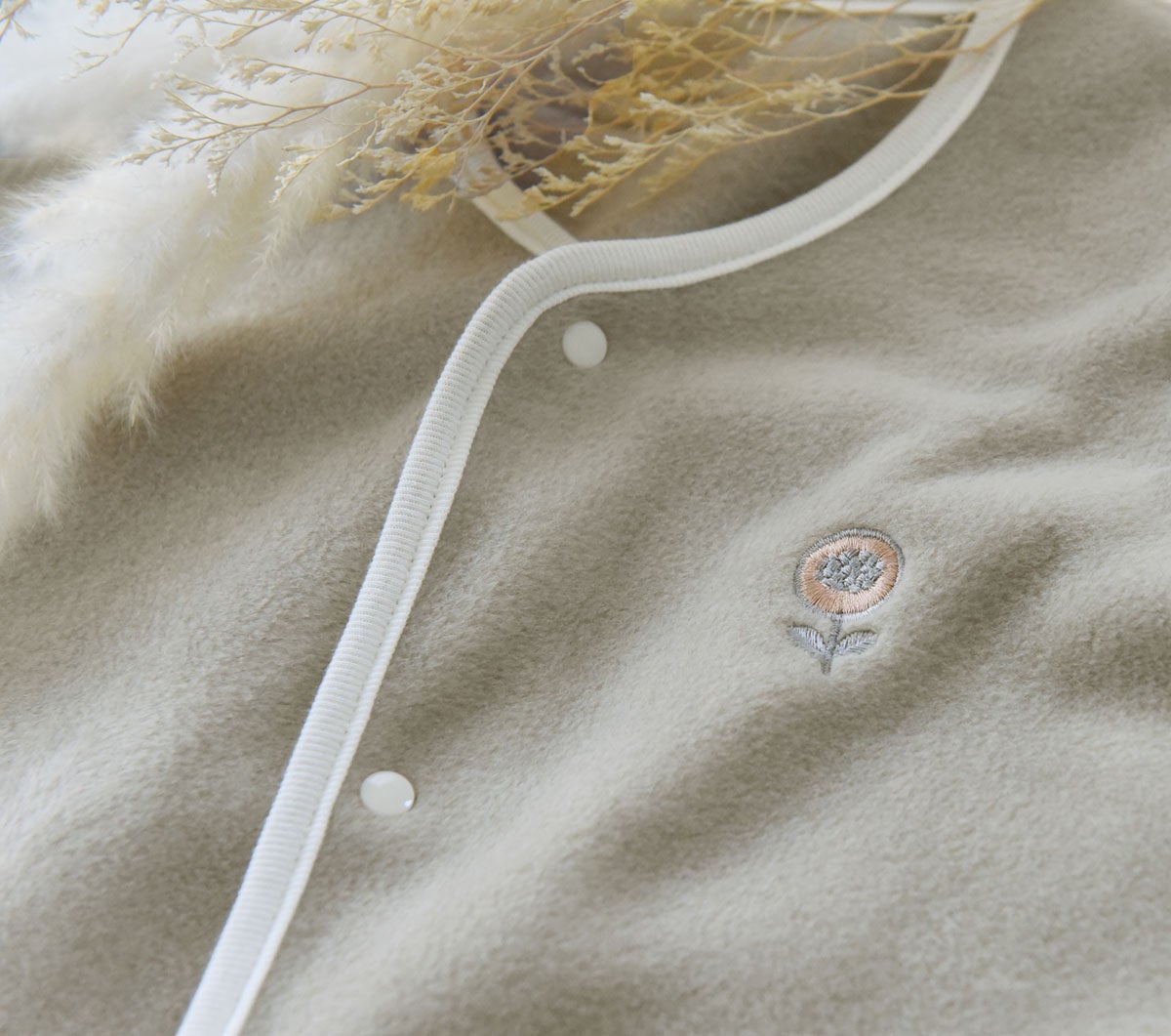 グレージュ×ホワイト