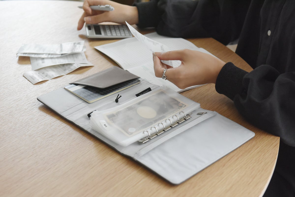 レシートを保管して、定期的に家計簿に記入する使い方も