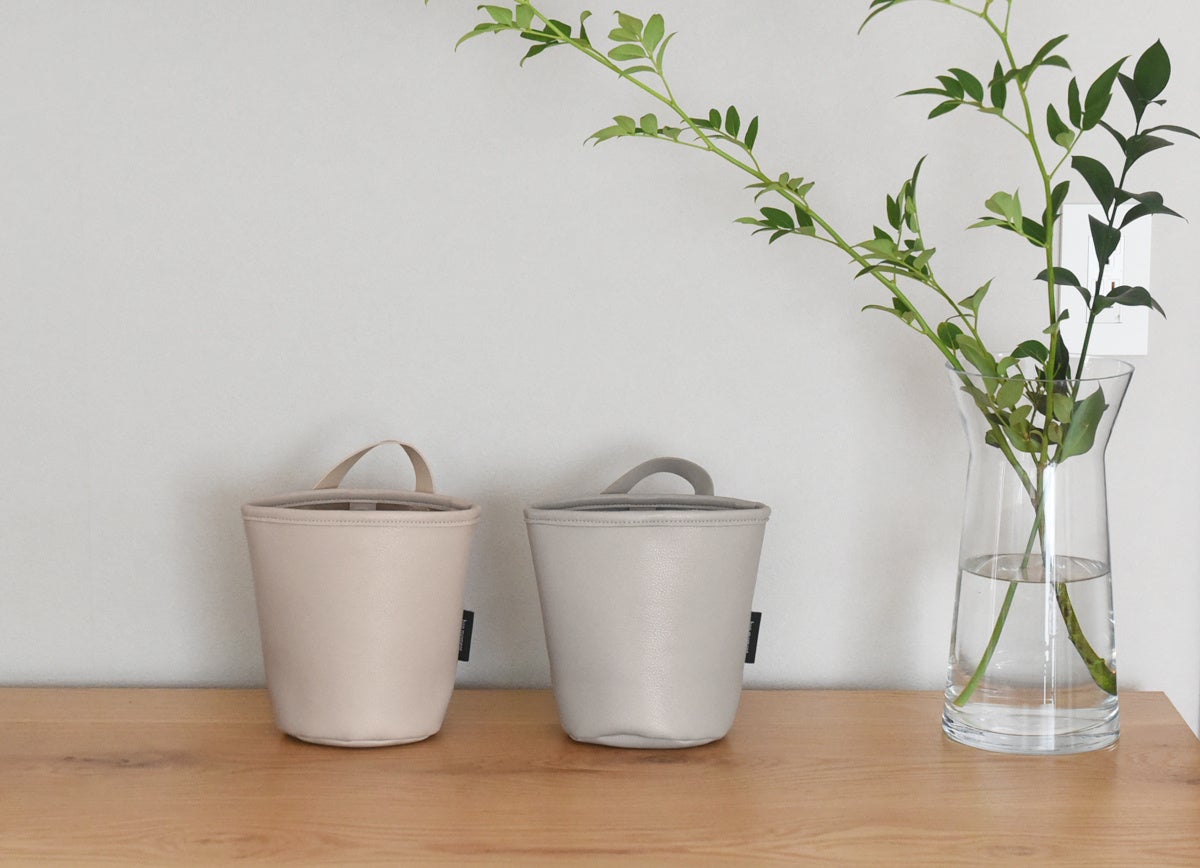 ベージュとライトグレーの2色展開