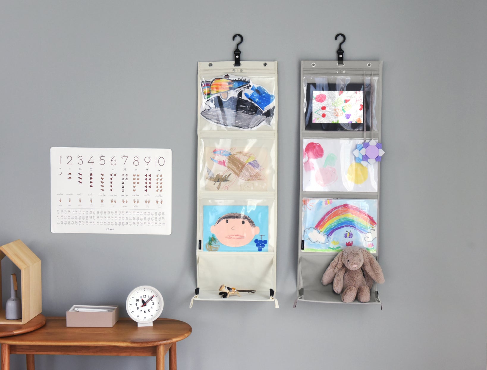こどもの作品、これひとつで飾る&収納!bon moment から「作品収納ウォールポケット」が新登場 | セレクチュアー株式会社のプレスリリース