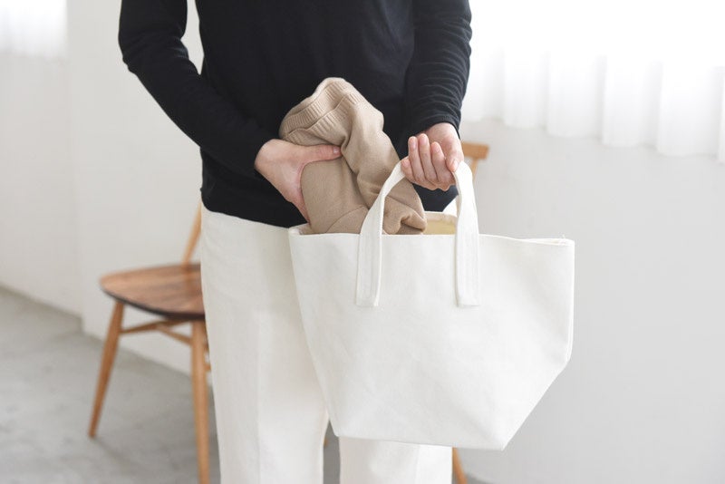 突然の寒暖差に備え、バッグの中に常備