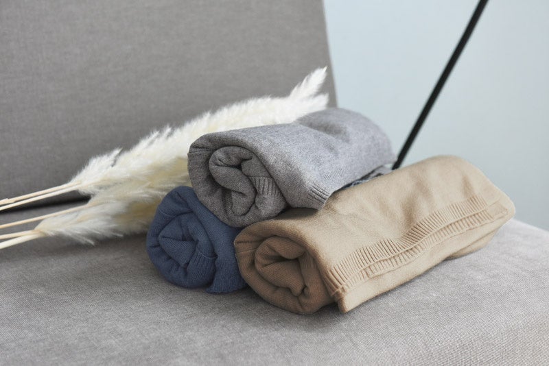 左から「ブルー」「グレー」「グレーベージュ」