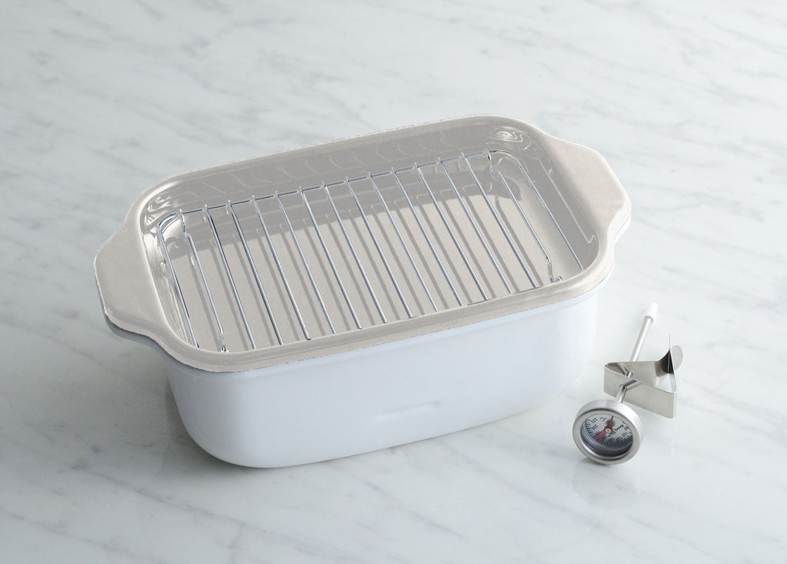 重ねてすっきり。温度計も本体内に収納可能