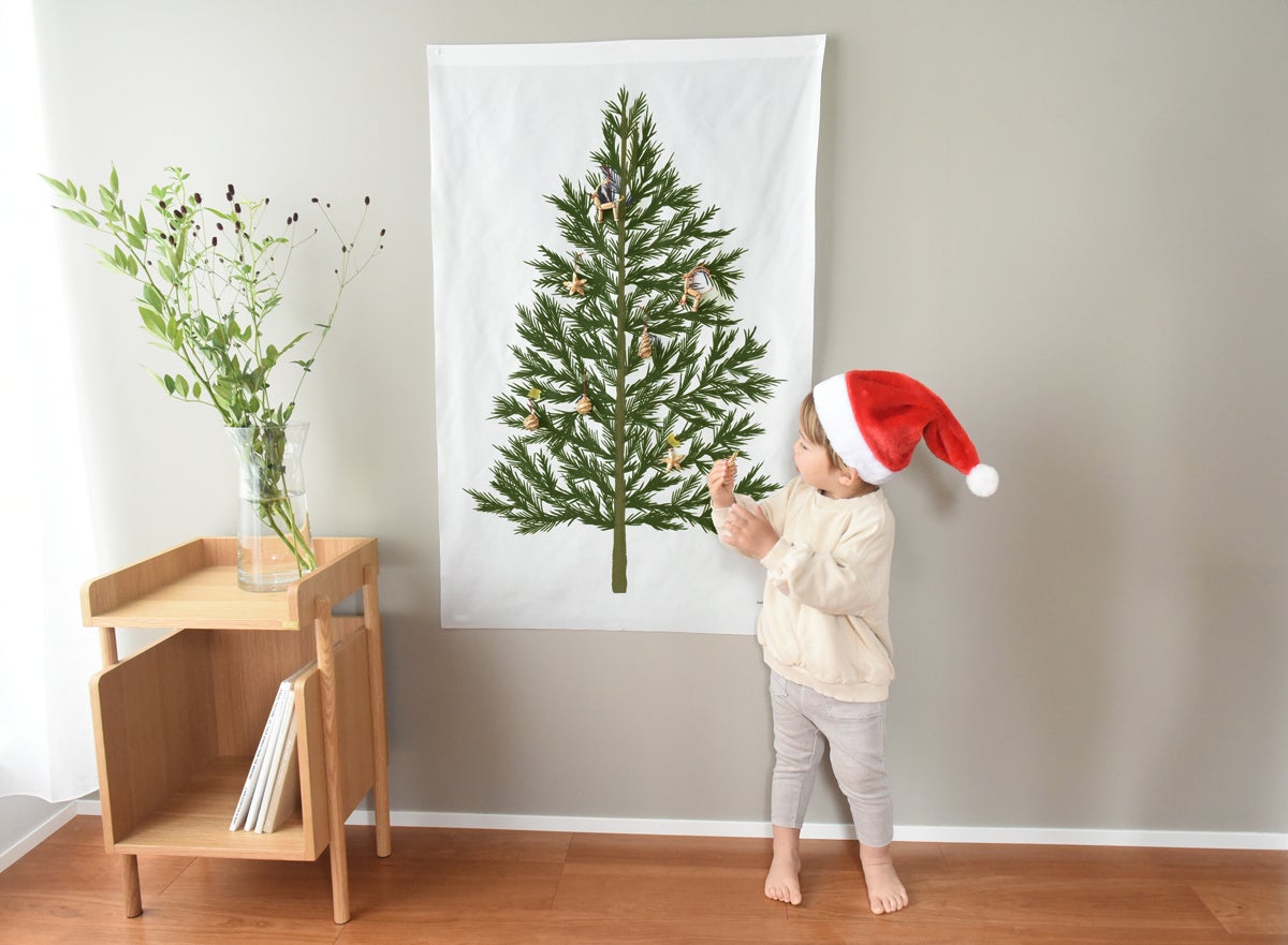 省スペースで手軽に飾れる 北欧風クリスマスツリータペストリー 今年も発売 新デザインも加わり選べる2タイプに セレクチュアー株式会社のプレスリリース 省スペースで手軽に飾れる 北欧風クリスマスツリータペストリー 今年も発売 新デザインも加わり選べる2タイプに セレクチュアー株式会社のプレスリリース