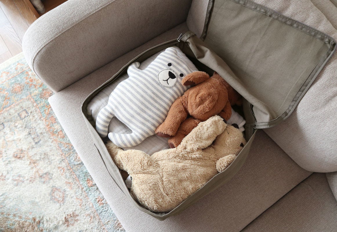 ぬいぐるみをざっくり収納＆かんたん目隠し。