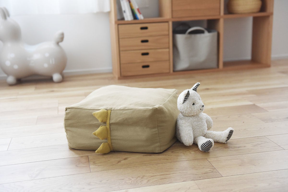 710発売の新作、ステゴサウルスをイメージした「恐竜／ライトカーキ」