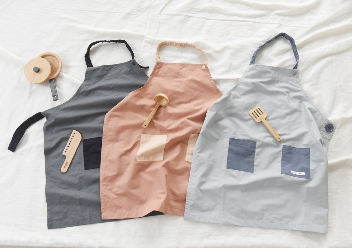 調理実習 学校行事からお手伝いまで 学校エプロンにはこのシンプルさがちょうどいい Kukka Ja Puuキッズエプロン 発売 セレクチュアー株式会社のプレスリリース 調理実習 学校行事からお手伝いまで 学校エプロンにはこのシンプルさがちょうどいい Kukka Ja Puuキッズエプロン 発売 セレクチュアー株式会社のプレスリリース