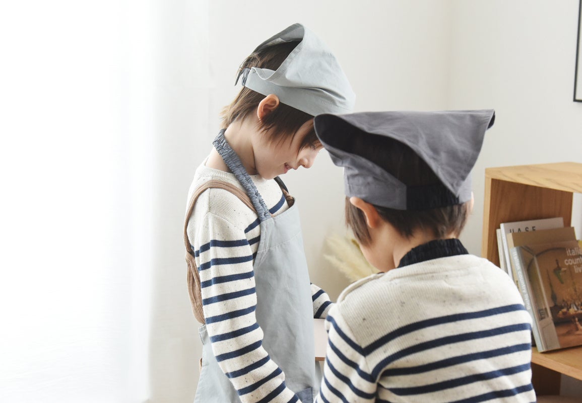 三角巾の後ろはゴム仕様