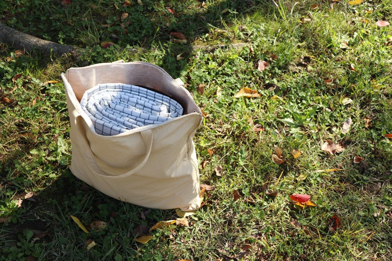 レジャーシートやお砂場セットなどかさばるアイテムもバッグにひとまとめ。