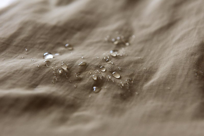 撥水加工が施された高密度のナイロン素材