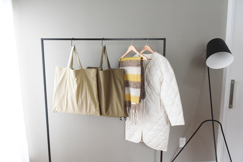 （左）ベージュ（右）カーキブラウン