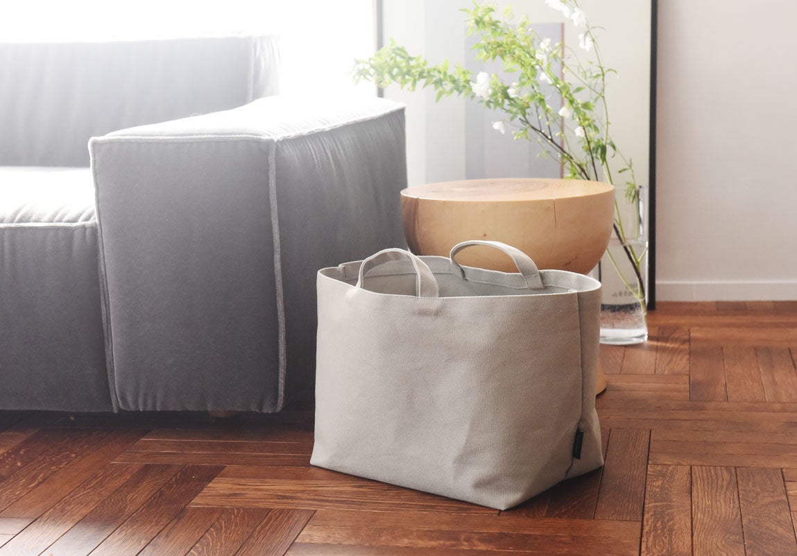 目につく場所に置きっぱなしでも景観に馴染むシンプルデザイン。（ライトグレーL）