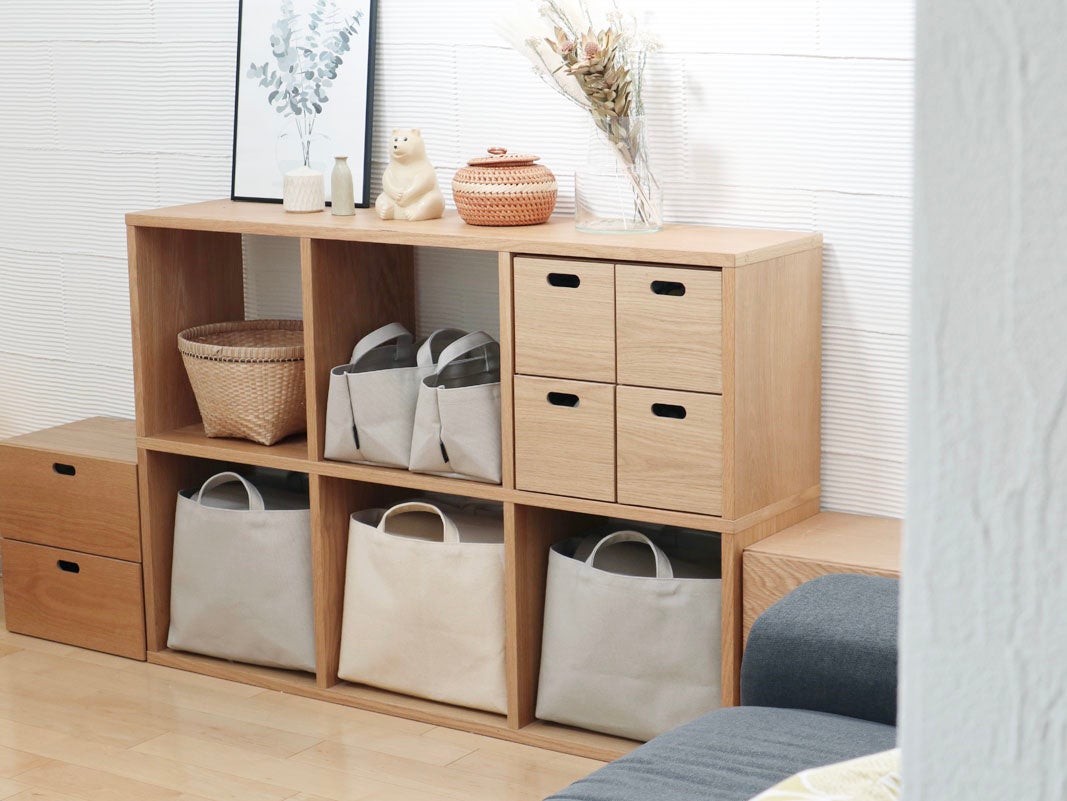 帆布素材は、棚の形にピタッとフィット。（上段中央：ライトグレーS、下段左右：ライトグレーL、下段中央：ナチュラルL）