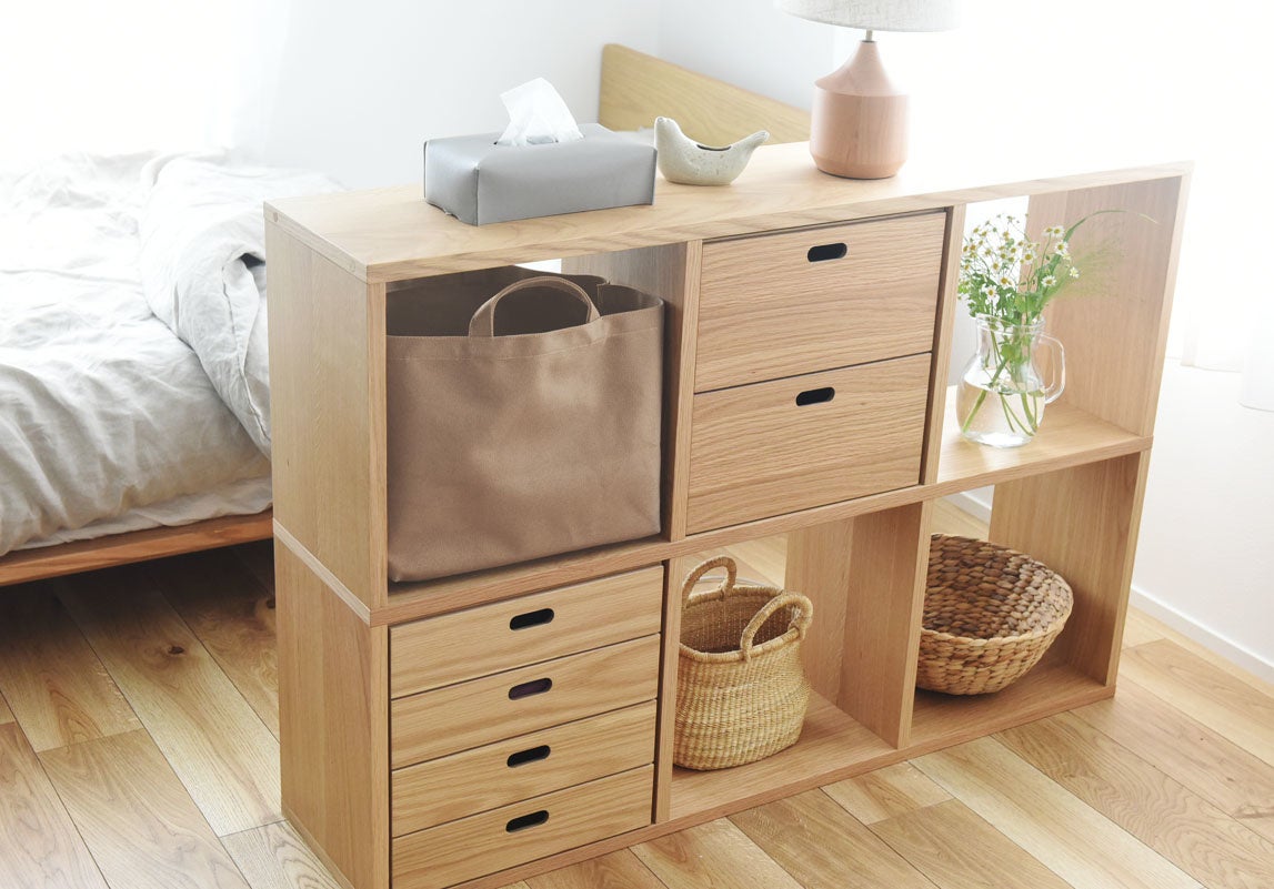 大容量なLサイズは、ひざ掛けブランケットや雑誌の収納にも便利なサイズ。（モカブラウンL）