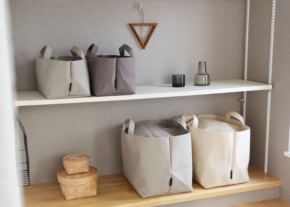 サイズ違い・色違いで並べても景観すっきり（上段左：ライトグレーS、上段右：モカグレーS、下段左：ライトグレーL、下段右：ナチュラルL）