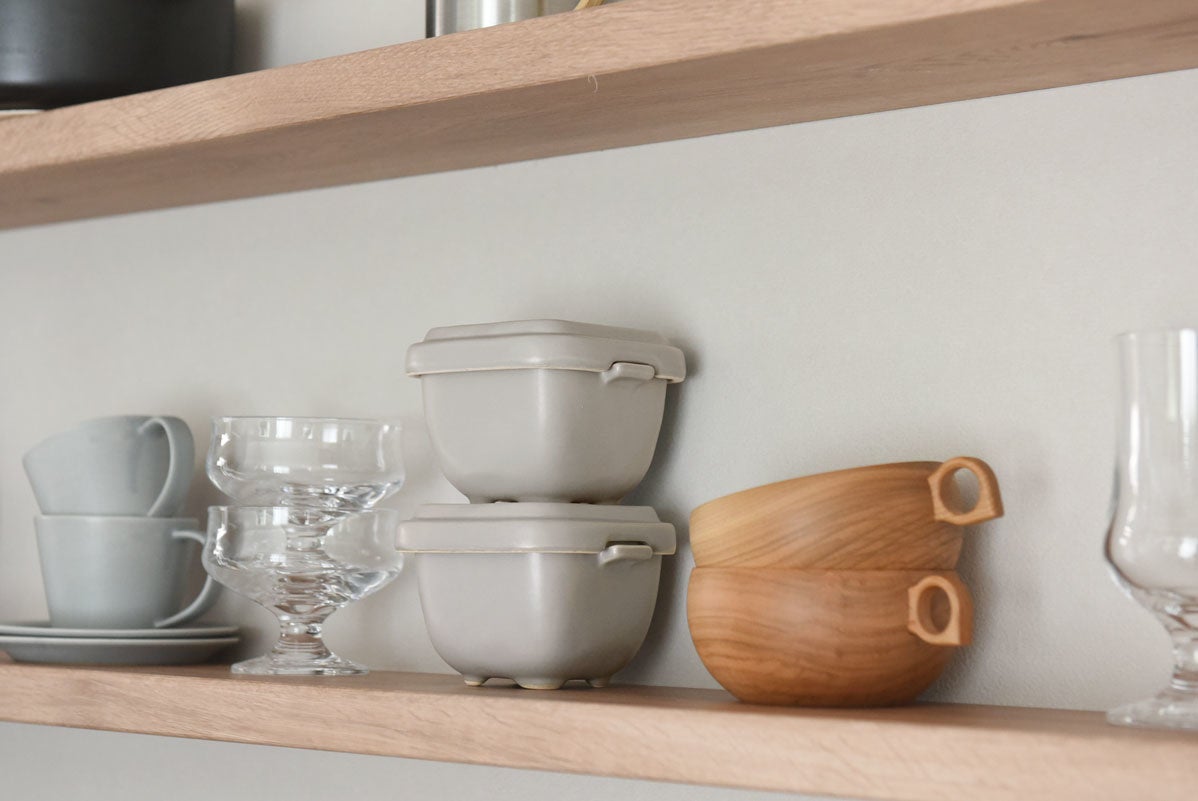 スタッキングもできる四角い形が特徴。