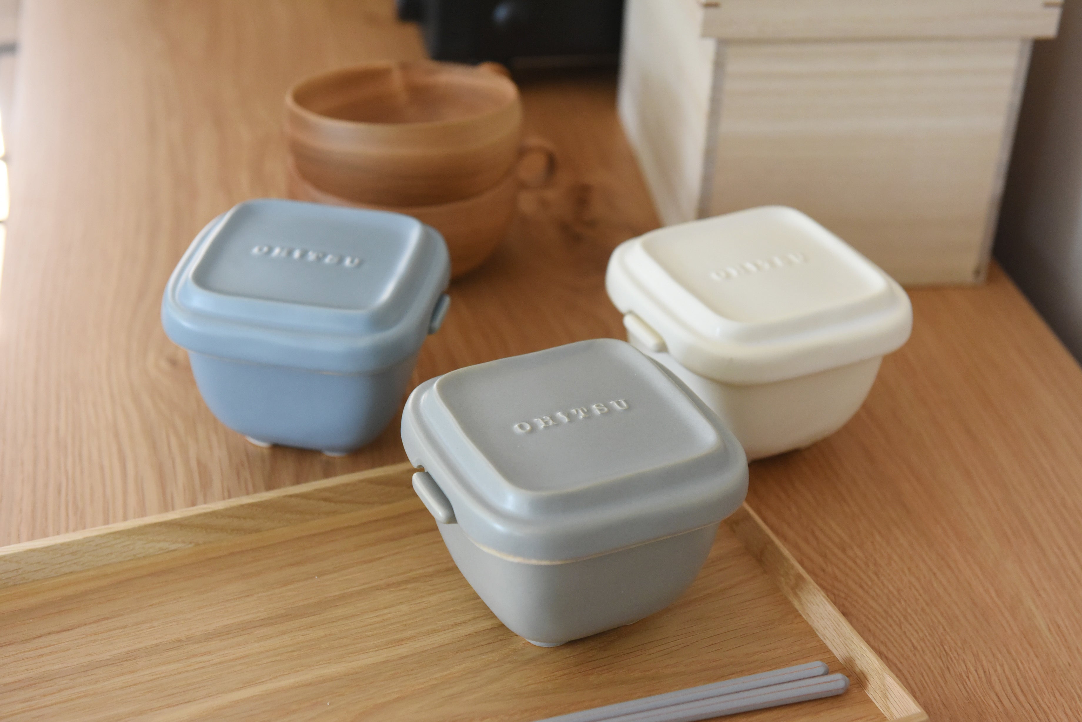 人気投票の候補カラーはホワイト、ライトグレー、ブルーグレーの3色。