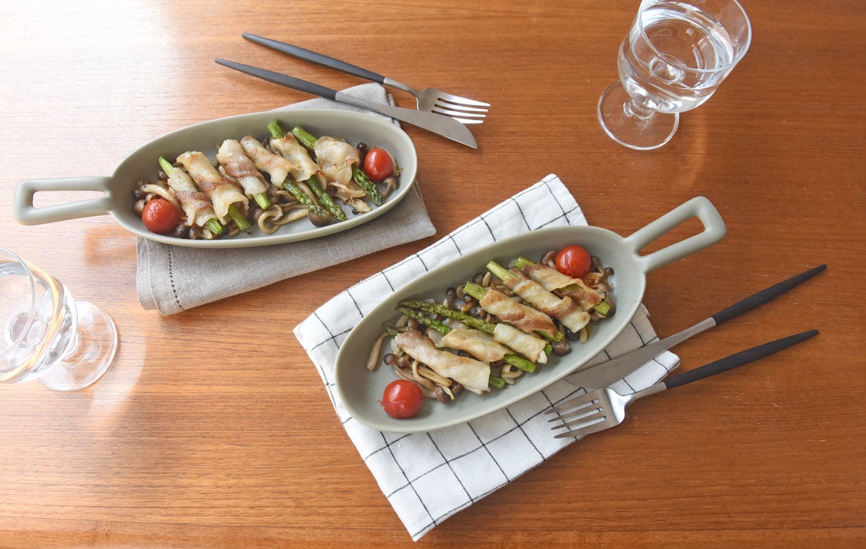 人気のキッチンツール「グリルプレート ハンディ」とも相性のいいカラーに。