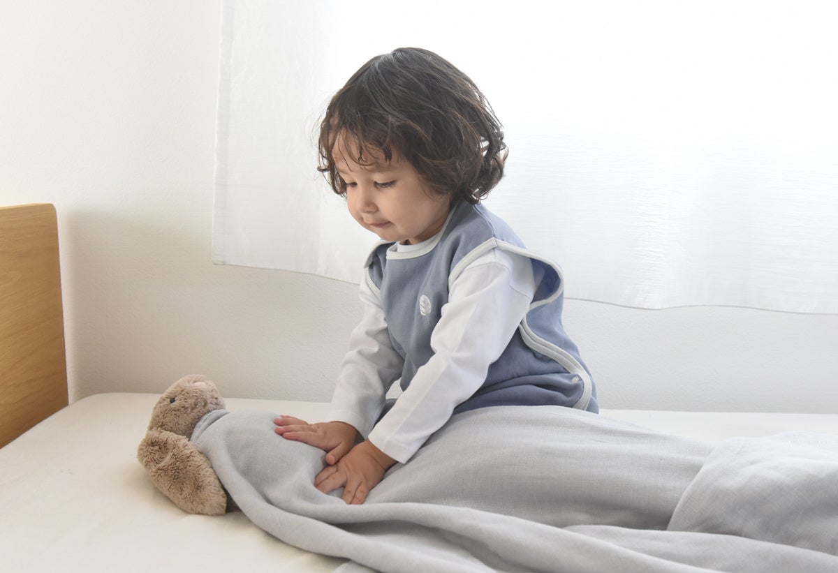 新色の「グレイッシュブルー×ホワイト」