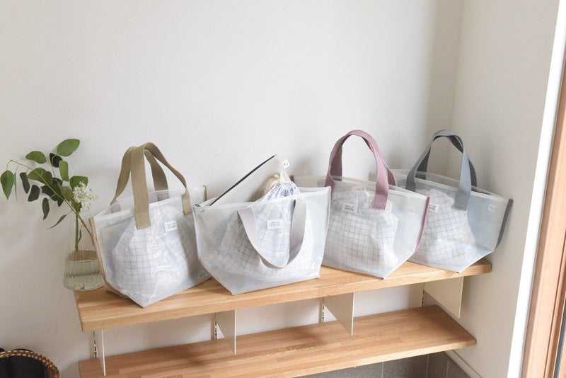 左から「ベージュ」「ライトグレー」「ピンク」「グレー」