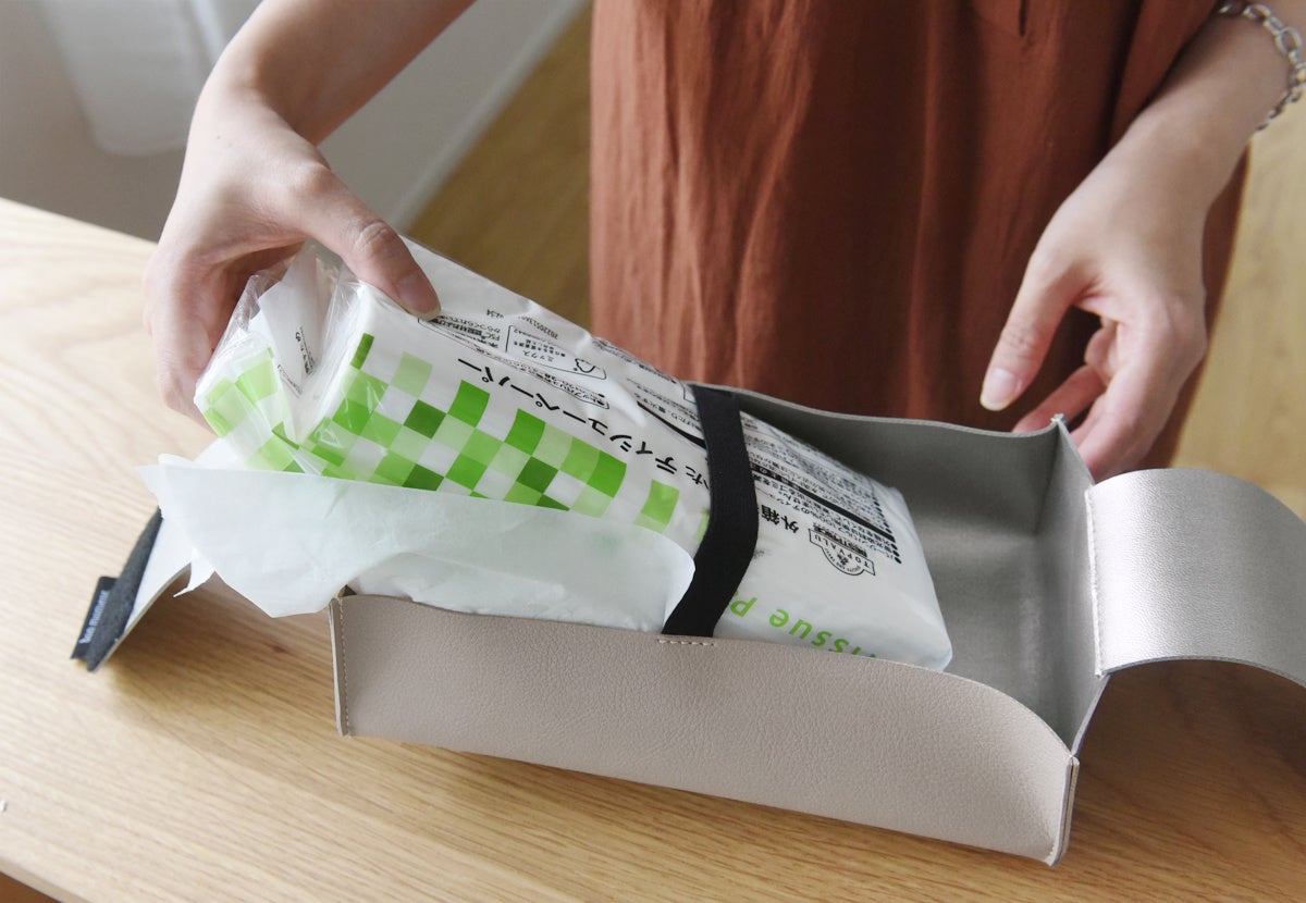 裏面はメタリックカラーで、見えないところに遊び心を