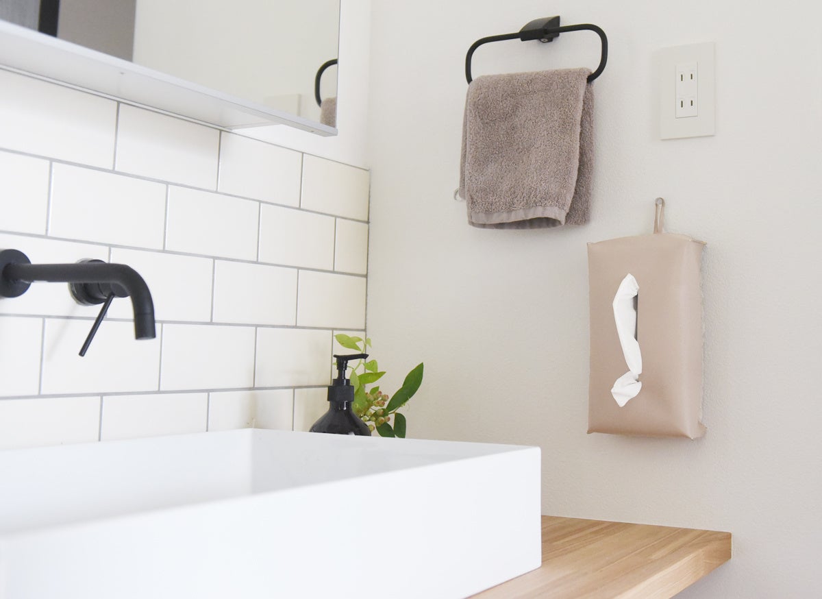 手狭なサニタリーでは吊るせばOK