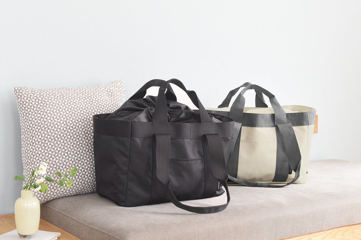 左からライトベージュ、ブラックの2色展開