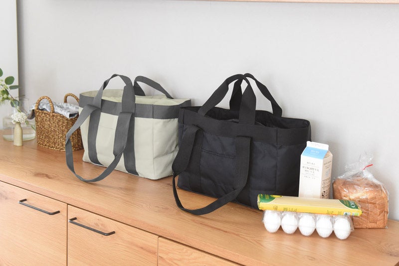 左からライトベージュ、ブラックの2色展開