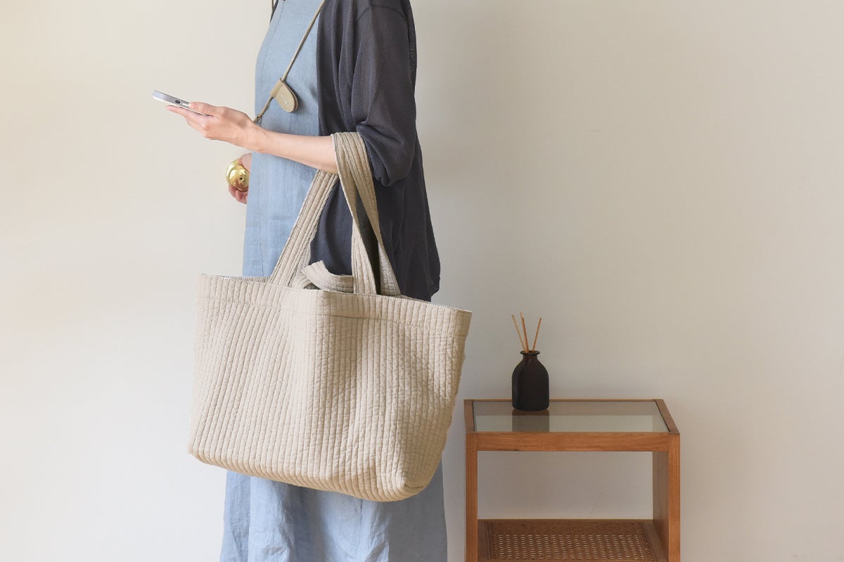 ロングの持ち手ははしっかり肩掛けOK