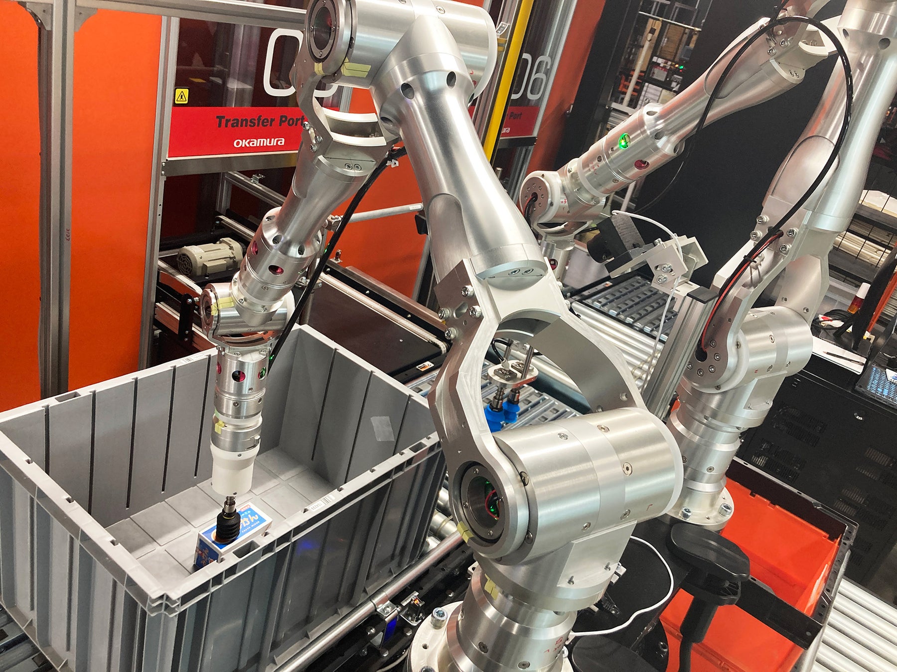 自律ピッキングの様子