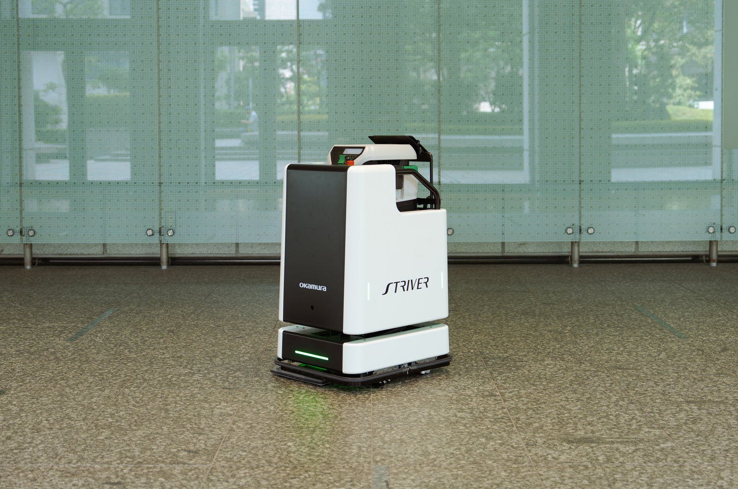 ＜使用した掃除ロボット「STRIVER（ストライバー）Ⅱ」＞