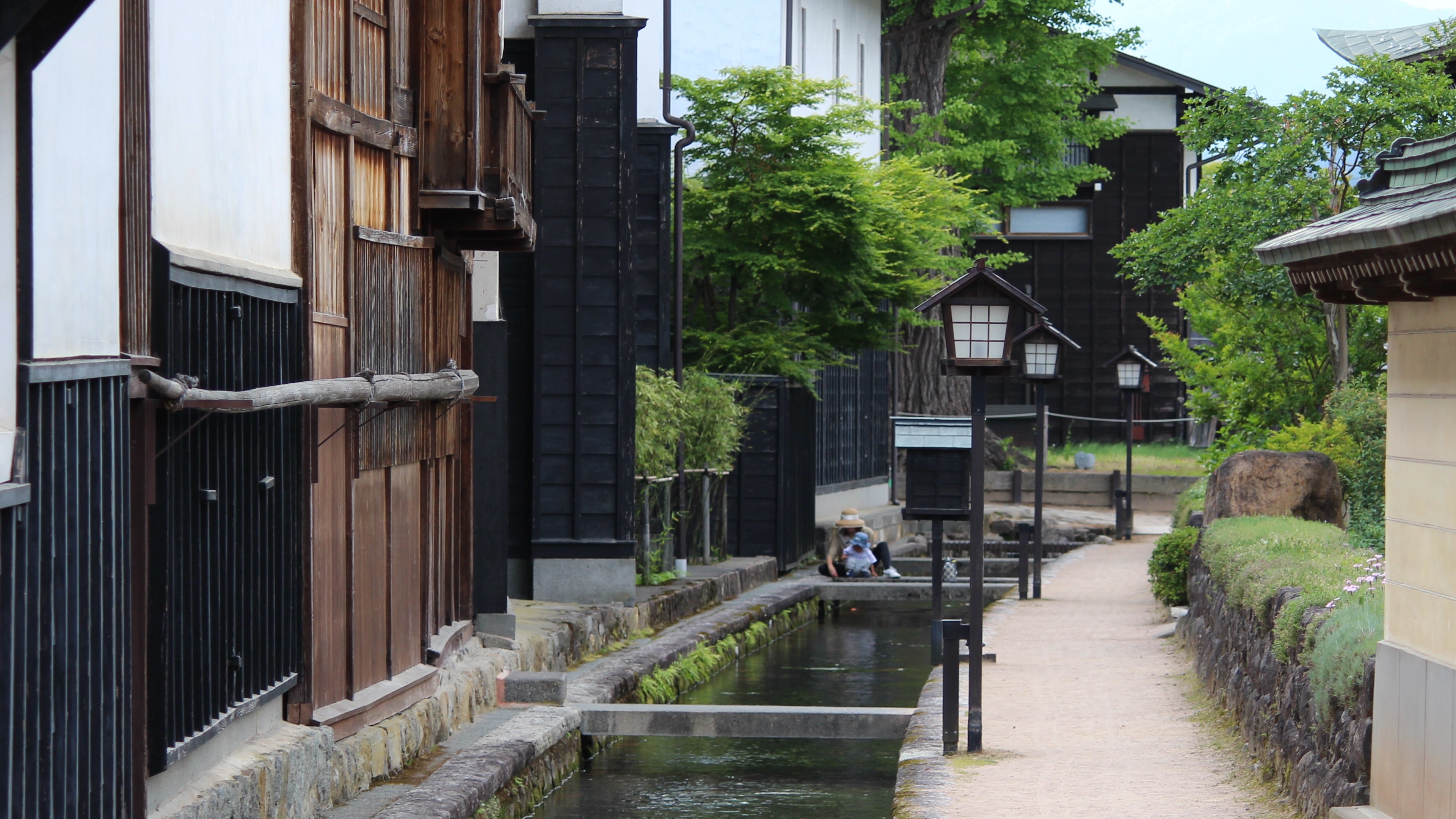 （上記写真： ​飛騨高山・飛騨古川の街並みは江戸時代の生活が垣間見える）