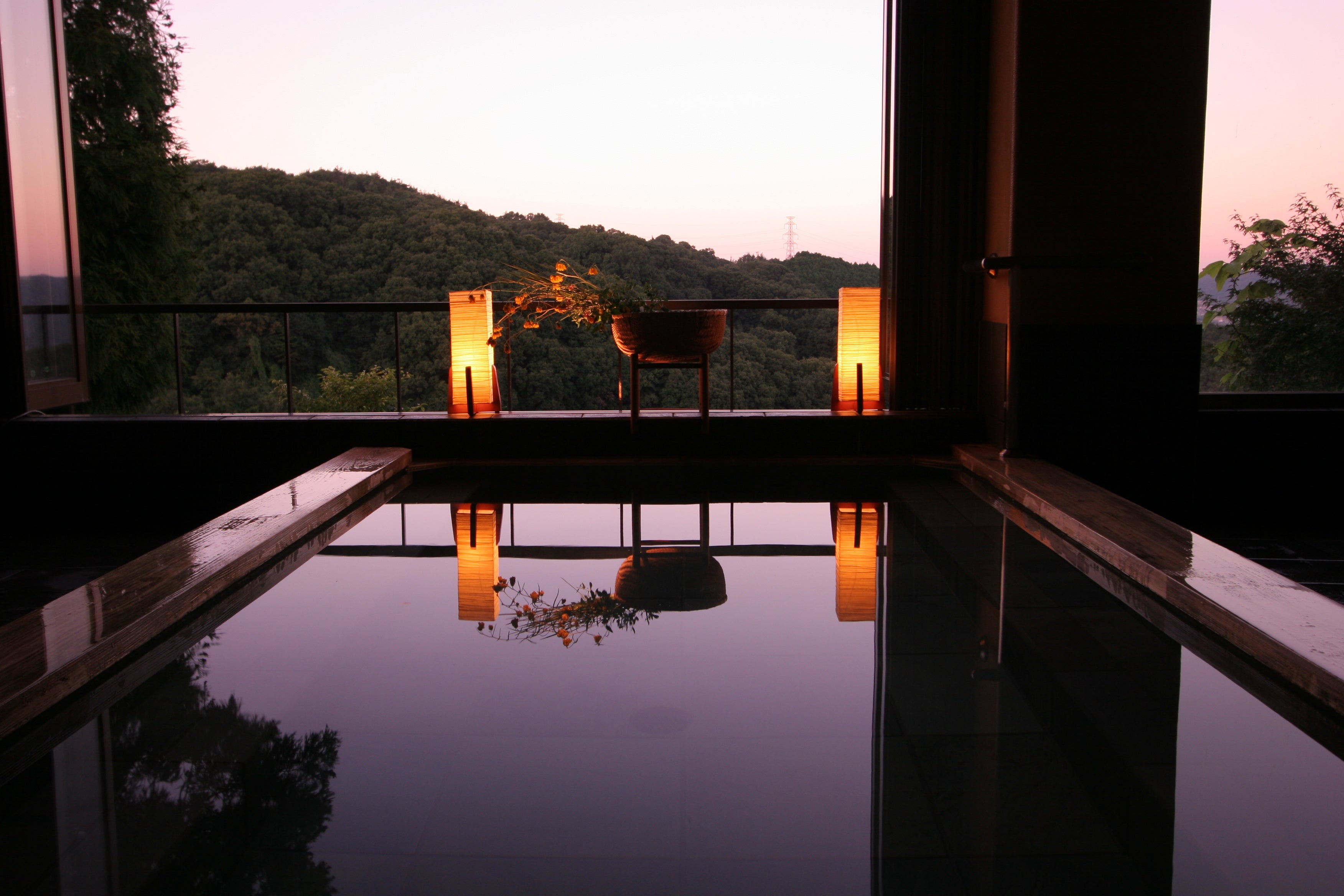 奈良信貴の湯温泉が満ちる大浴場