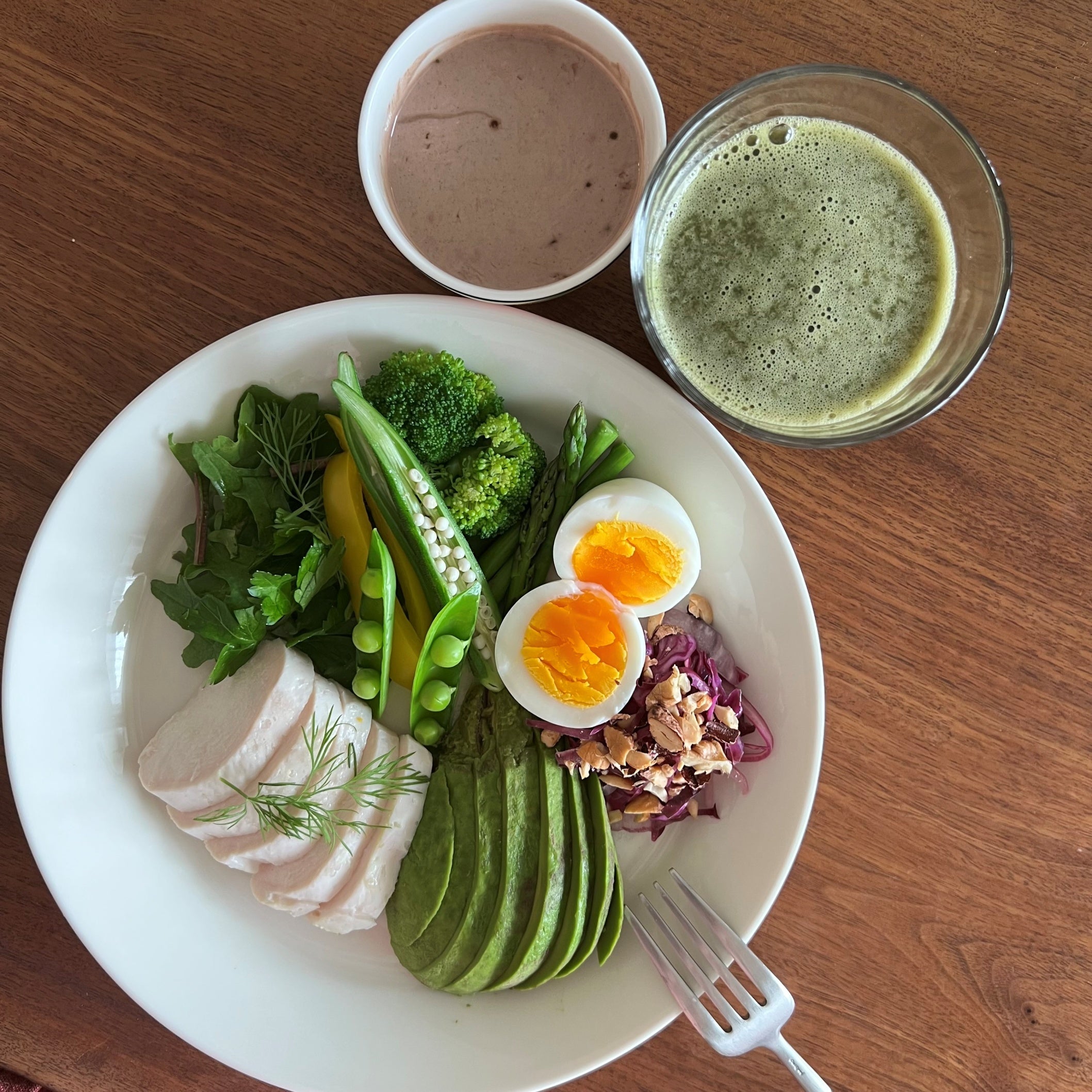 1日1食は必要な栄養素を補います。コップの中身は専用ファスティングキット（非売品）