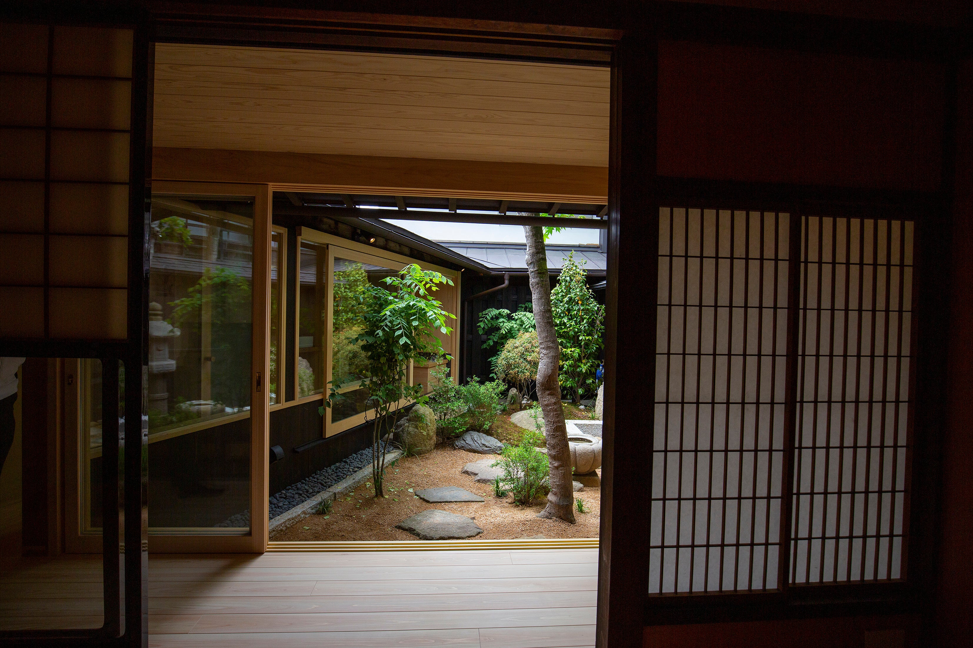 中庭に面した半露天風呂