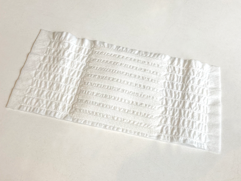 編み込まれた無地のミサンガ