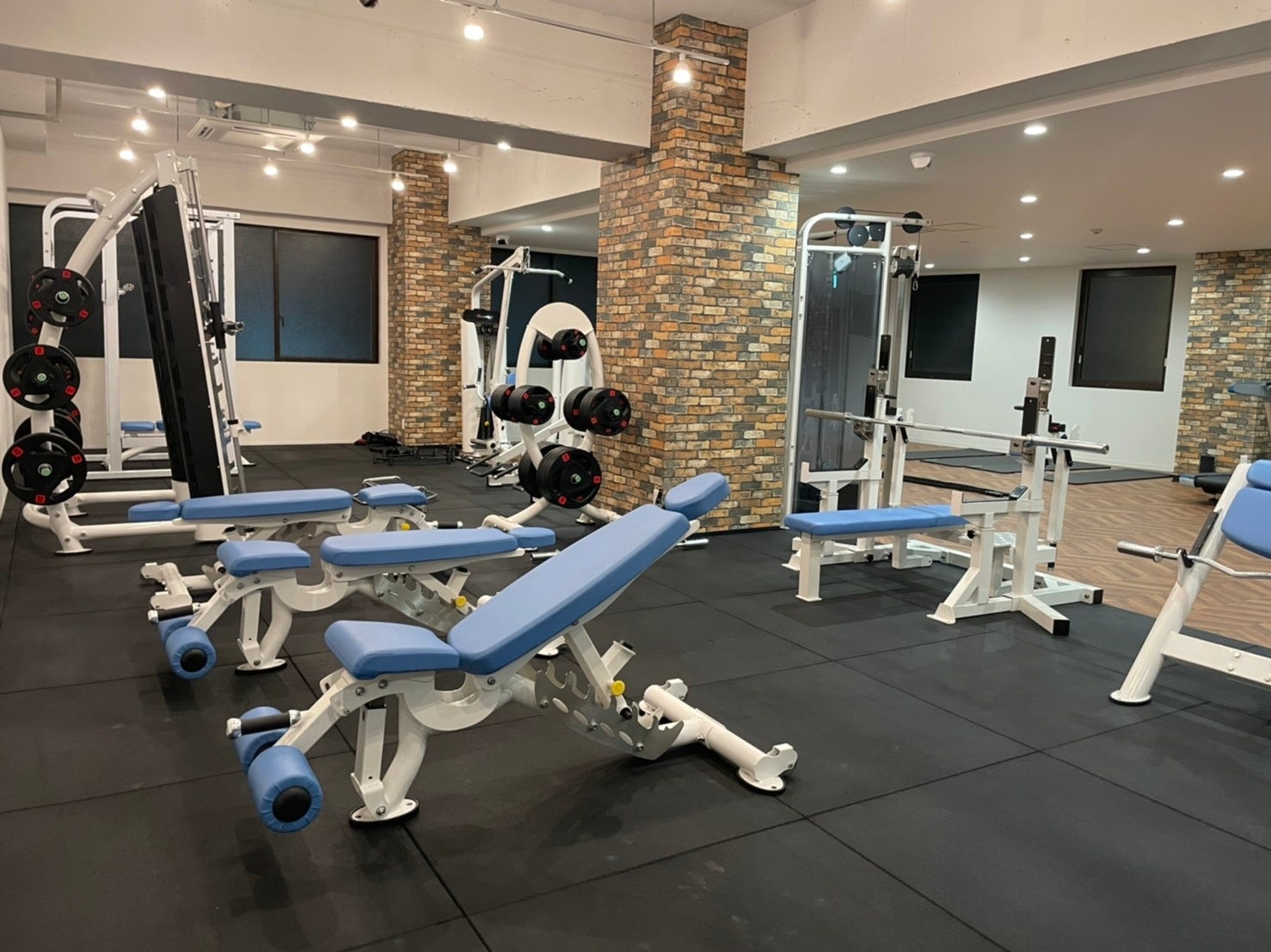 充実したフリーウェイトエリア