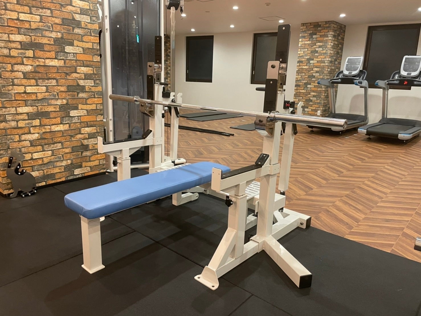 競技用ベンチプレス