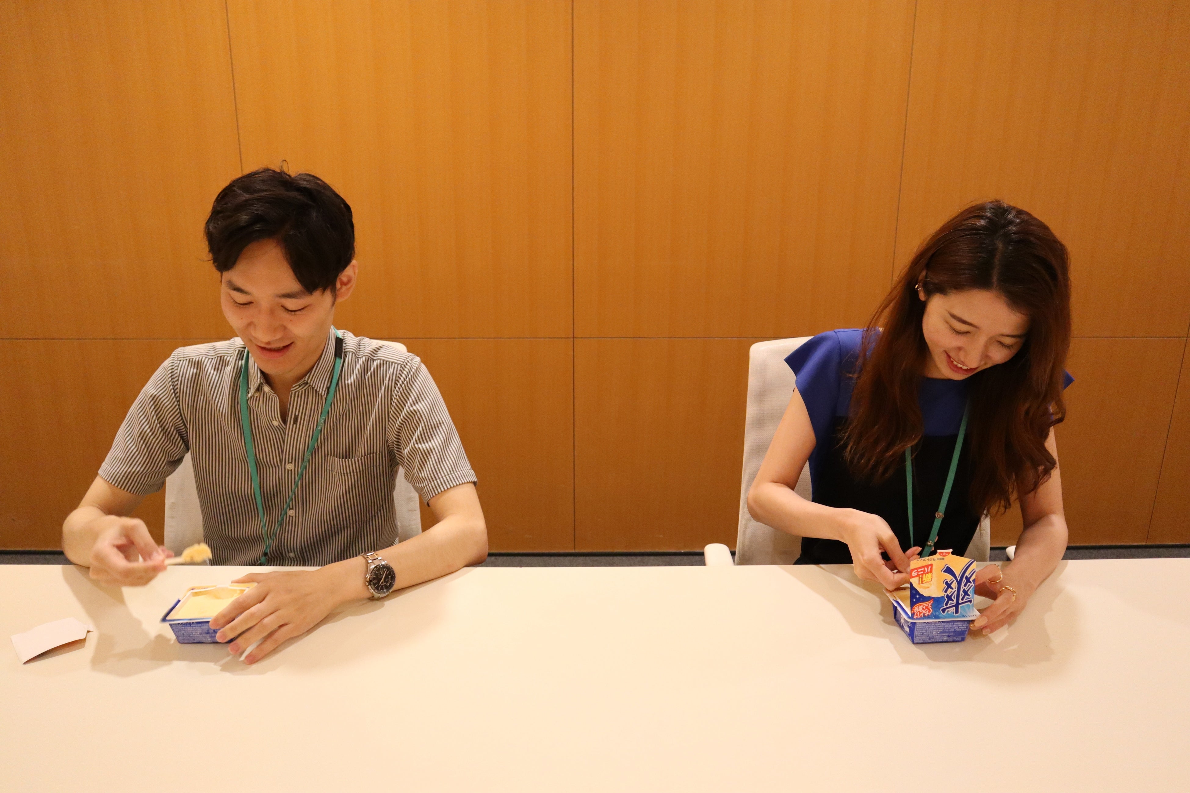 花王社内でロッテ「爽」を楽しむ『ちょこっとオフタイム』の様子