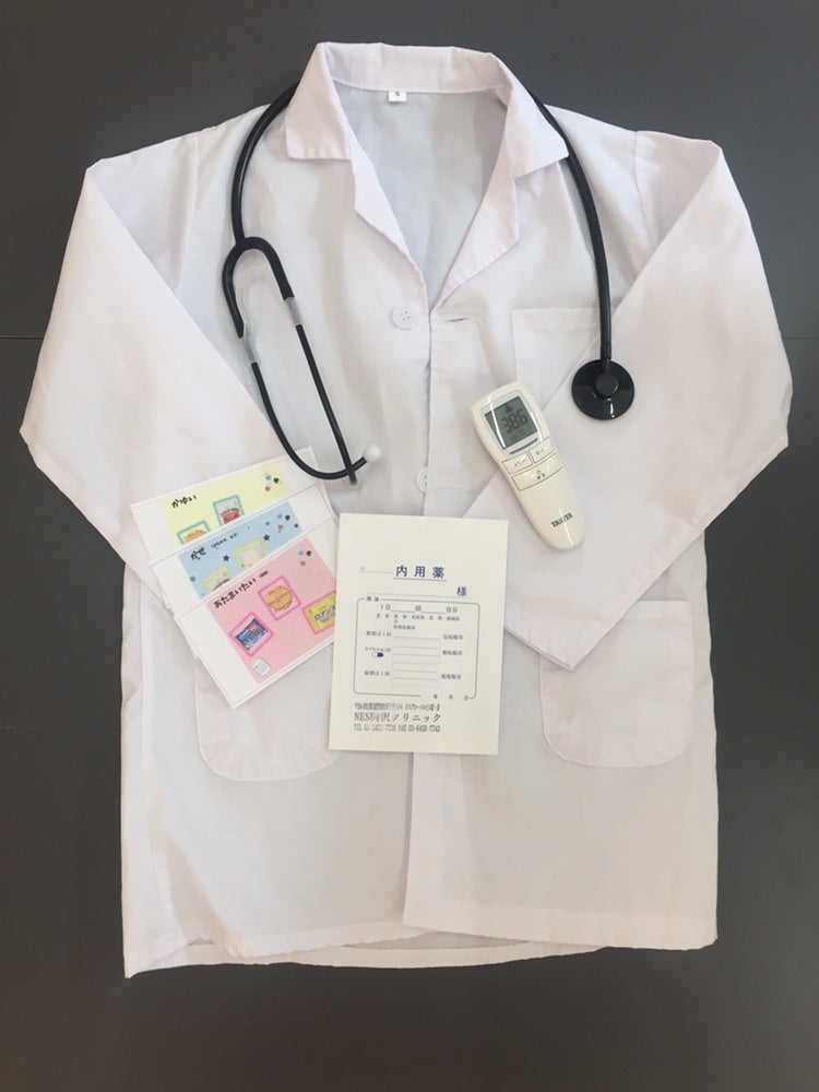 白衣と聴診器でお医者さんに変身！