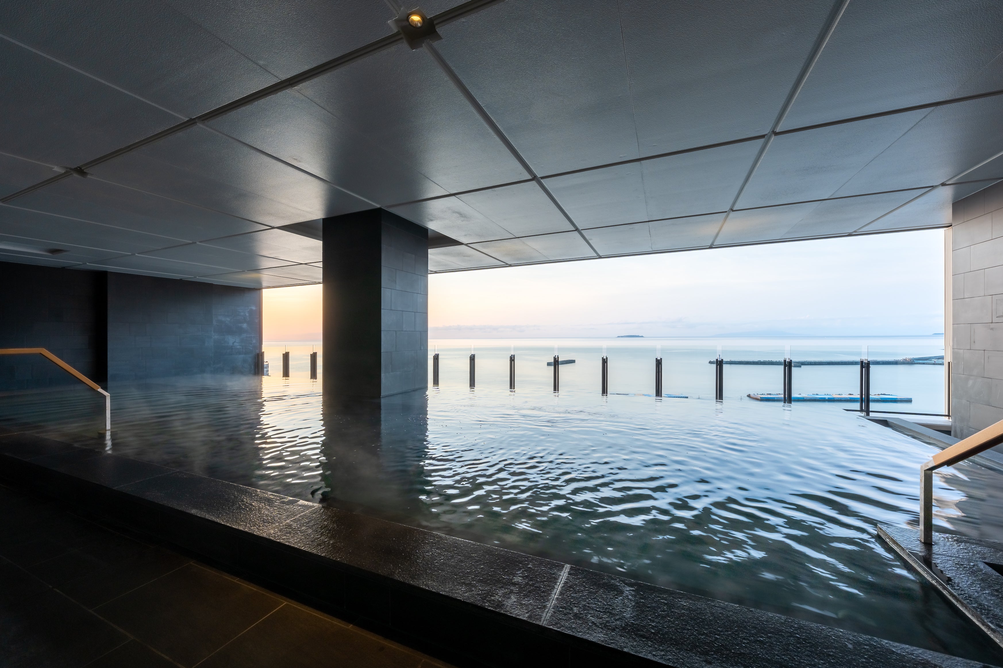 【インフィニティバス　ゆのふね】